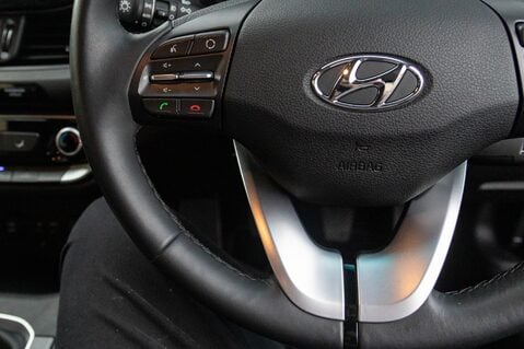 Hyundai i30 FASTBACK SE NAV 19