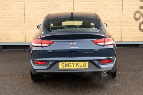 Hyundai i30 FASTBACK SE NAV 6