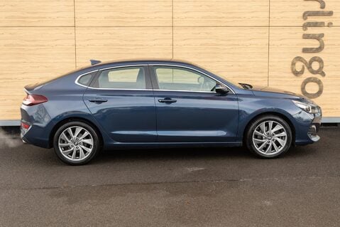 Hyundai i30 FASTBACK SE NAV 12