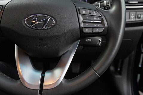 Hyundai i30 FASTBACK SE NAV 18