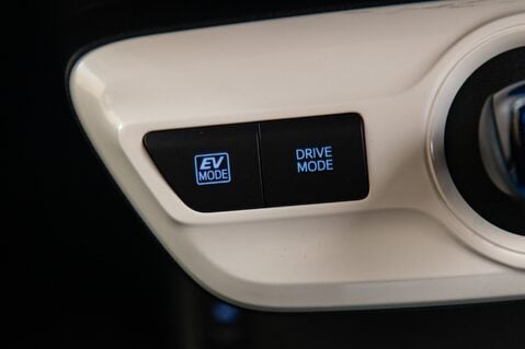 Toyota Prius VVT-I BUSINESS EDITION PLUS 32