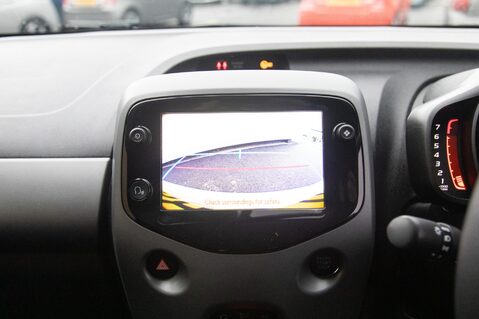 Toyota Aygo VVT-I X-CLUSIV X-SHIFT 28