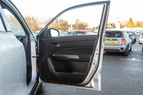 Suzuki Vitara SZ-T MHEV 14