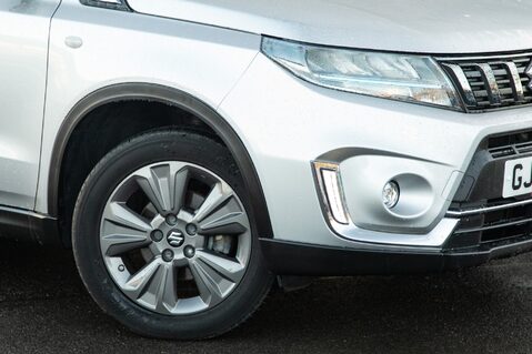 Suzuki Vitara SZ-T MHEV 11