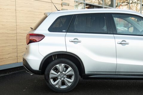 Suzuki Vitara SZ-T MHEV 7