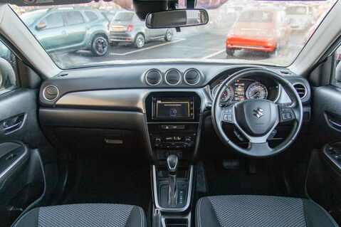 Suzuki Vitara SZ-T MHEV 3