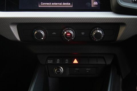 Audi A1 SPORTBACK TFSI S LINE 32