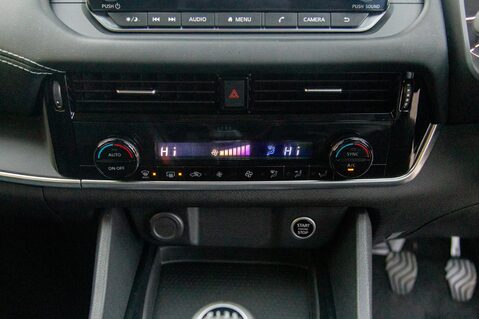 Nissan Qashqai DIG-T ACENTA PREMIUM MHEV 33