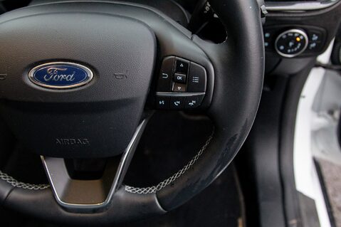 Ford Fiesta ACTIVE B AND O PLAY 20