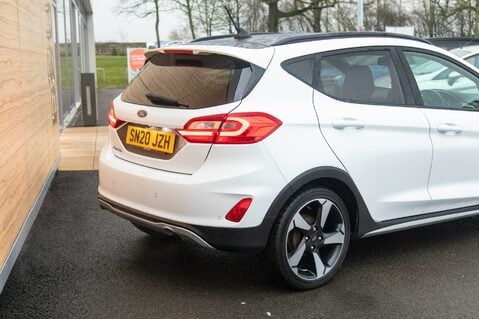 Ford Fiesta ACTIVE B AND O PLAY 8