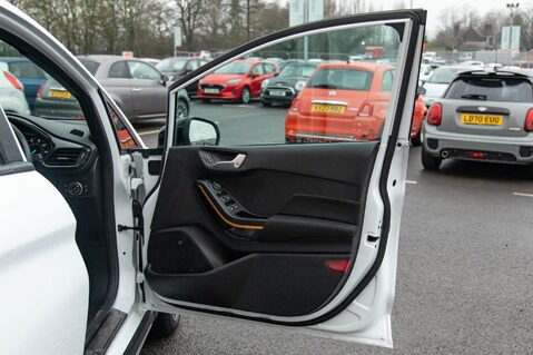 Ford Fiesta ACTIVE B AND O PLAY 14