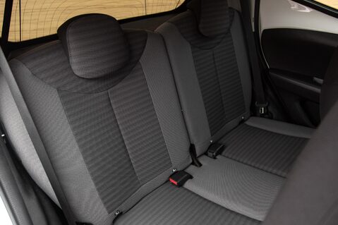 Toyota Aygo VVT-I X-TREND X-SHIFT 32