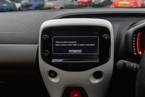 Toyota Aygo VVT-I X-TREND X-SHIFT 24