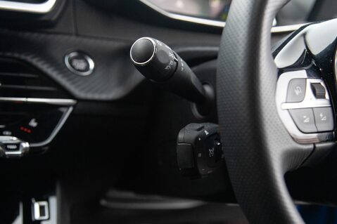 Peugeot 208 GT PREMIUM 17