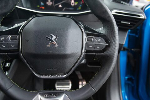 Peugeot 208 GT PREMIUM 20
