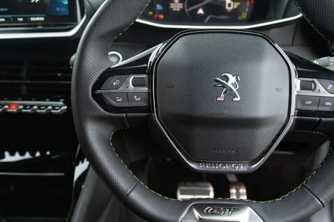 Peugeot 208 GT PREMIUM 19