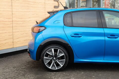 Peugeot 208 GT PREMIUM 7