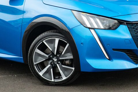 Peugeot 208 GT PREMIUM 11