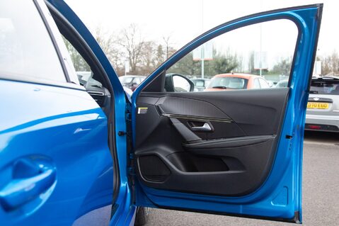 Peugeot 208 GT PREMIUM 14