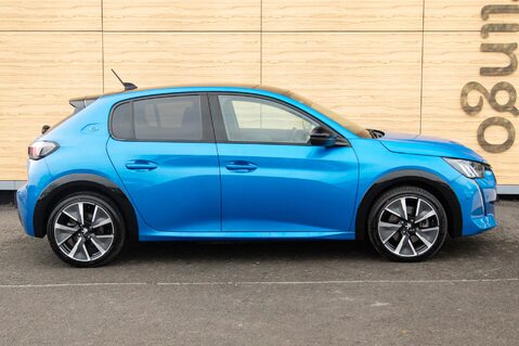 Peugeot 208 GT PREMIUM 12