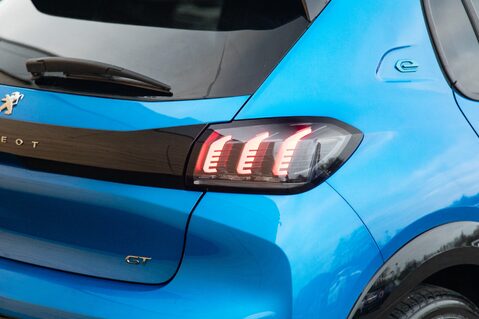 Peugeot 208 GT PREMIUM 9