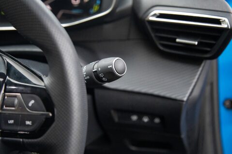 Peugeot 208 GT PREMIUM 18