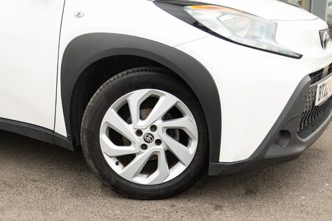 Toyota Aygo X VVT-I PURE 11