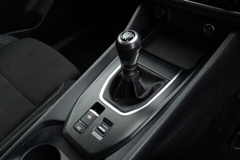 Nissan Qashqai DIG-T ACENTA PREMIUM MHEV 34