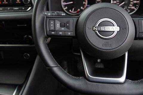 Nissan Qashqai DIG-T ACENTA PREMIUM MHEV 19