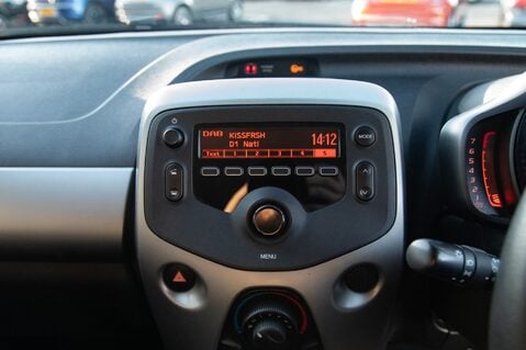 Toyota Aygo VVT-I X-PLAY X-SHIFT 24