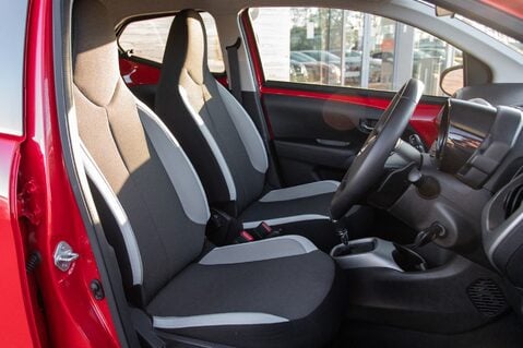 Toyota Aygo VVT-I X-PLAY X-SHIFT 28