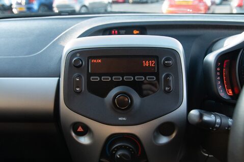 Toyota Aygo VVT-I X-PLAY X-SHIFT 26