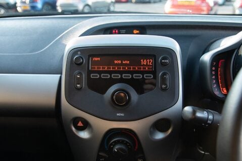 Toyota Aygo VVT-I X-PLAY X-SHIFT 27