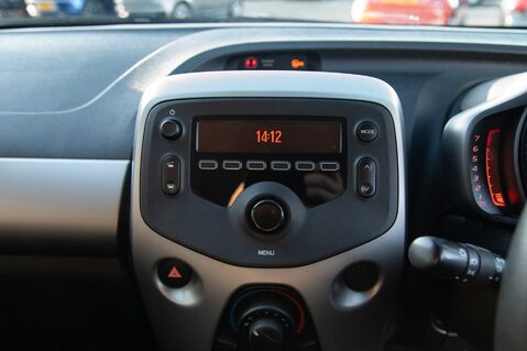 Toyota Aygo VVT-I X-PLAY X-SHIFT 22