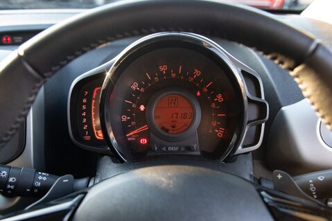 Toyota Aygo VVT-I X-PLAY X-SHIFT 15