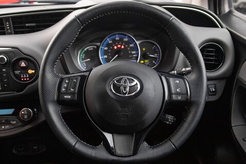 Toyota Yaris VVT-I DESIGN M-DRIVE S TSS 21