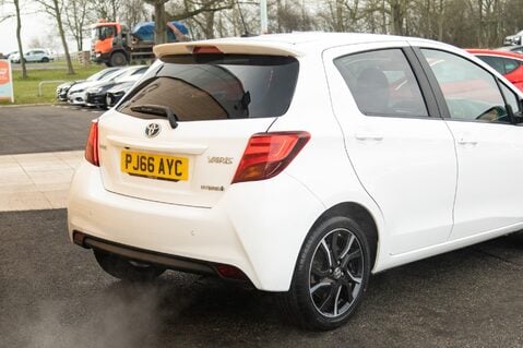 Toyota Yaris VVT-I DESIGN M-DRIVE S TSS 8