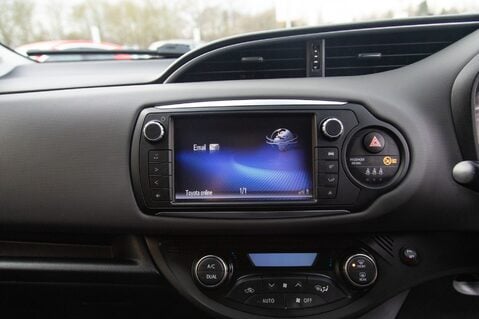 Toyota Yaris VVT-I DESIGN M-DRIVE S TSS 26