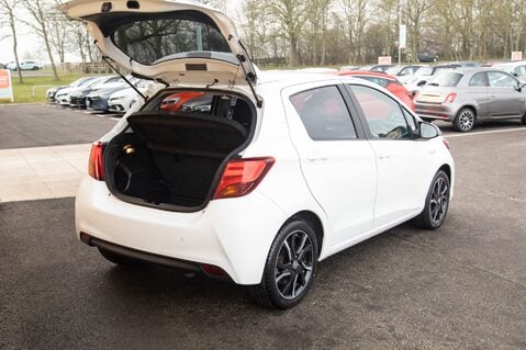 Toyota Yaris VVT-I DESIGN M-DRIVE S TSS 32