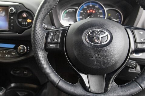 Toyota Yaris VVT-I DESIGN M-DRIVE S TSS 19
