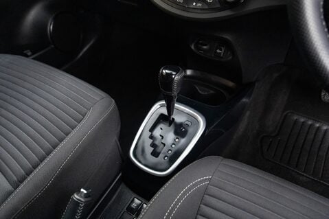 Toyota Yaris VVT-I DESIGN M-DRIVE S TSS 29