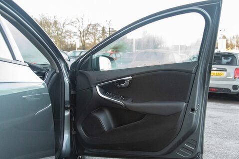 Volvo V40 D2 MOMENTUM 14