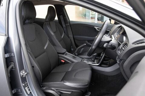 Volvo V40 D2 MOMENTUM 29