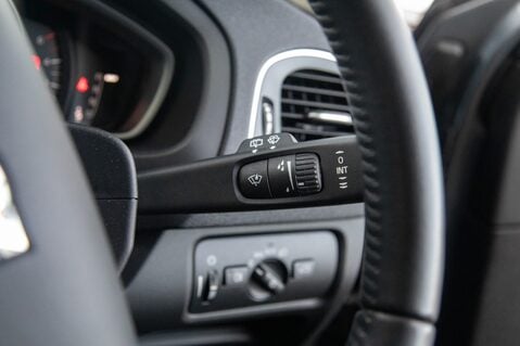 Volvo V40 D2 MOMENTUM 18