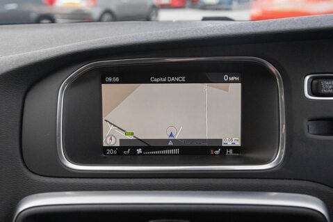 Volvo V40 D2 MOMENTUM 24