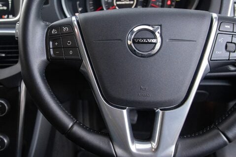 Volvo V40 D2 MOMENTUM 19