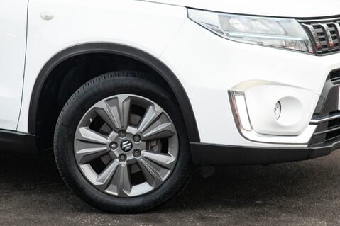 Suzuki Vitara SZ-T MHEV 11