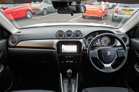 Suzuki Vitara SZ-T MHEV 3