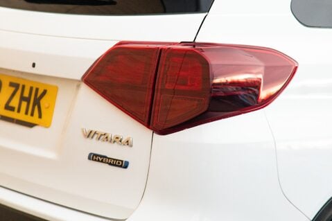 Suzuki Vitara SZ-T MHEV 9