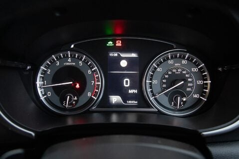 Suzuki Vitara SZ-T MHEV 15